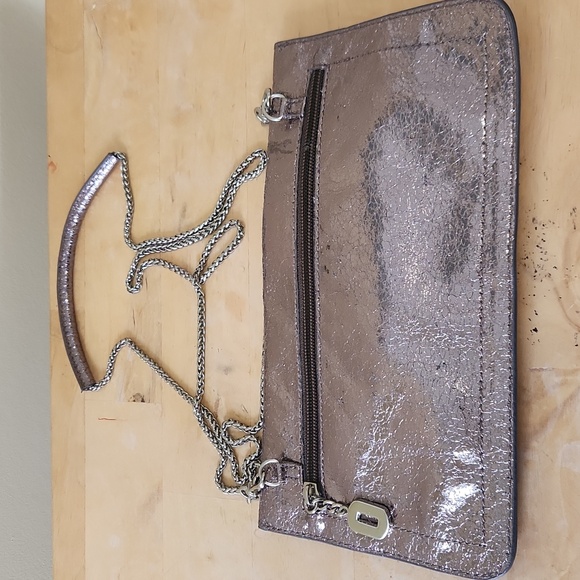 Sorial Metalic Turn Lock Crossbody Purse Handbag with Chain Strap - Picture 4 of 12